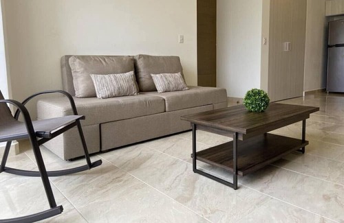 Ejidal Apartamento | Dog friendly 2BR w/backyard, pool, gym, bbq, pking