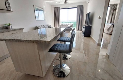 Ejidal Apartamento | Spacious 3BR PH w/Private Pool & Lux Amenities