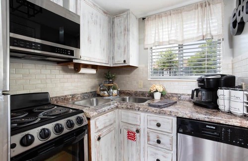 Chalet Village Condominio | Amazing Mt. LeConte Views/Indoor Pool & Hot Tub