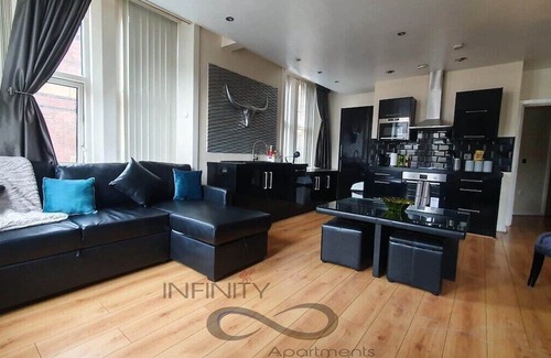 St George's Quarter Apartamento | This apartment is a 2 bedroom(s), 1 bathrooms, located in Merseyside, England.