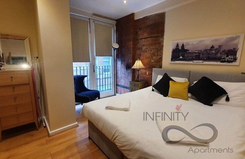 St George's Quarter Apartamento | This apartment is a 2 bedroom(s), 1 bathrooms, located in Merseyside, England.