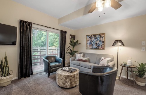 Ypsilanti Apartamento | Renovated Modern Pet Friendly Unit near EMU Campus