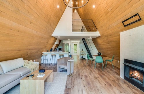 New Iberia Cabina | Modern A-Frame Cabin by Rip Van Winkle Gardens w/ Hot Tub & Fireplace!