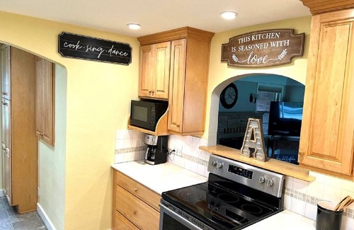 Meridian Casa | 1950's Brick House. Tons of character. Minutes from downtown Meridian.