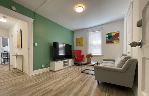 Port Chester Apartamento | Entire 2 Bed-room Roomy Apartment ~ 1 min to Train for NYC