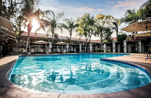 Gaborone Casa | Stay Close to Mokolodi Nature Reserve! Free Shuttle & Parking, Pool and Spa!