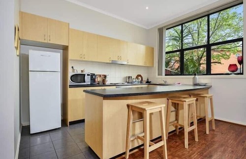Footscray Apartamento | Funky Footscray Find: Your Epic Urban Playground!