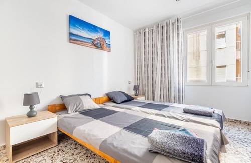 Torrevieja Apartamento | Apartment 'Blanco' with Balcony, Wi-Fi and Air Conditioning