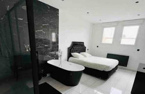 Livry-Gargan Apartamento | Très Grand Appartement / Sauna / Charles de Gaulle