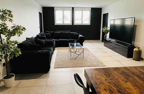 Livry-Gargan Apartamento | Très Grand Appartement / Sauna / Charles de Gaulle