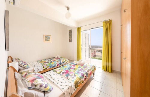 Peyia Town Villa | Olive Tree Villa - a villa that sleeps 6 guests in 3 bedrooms