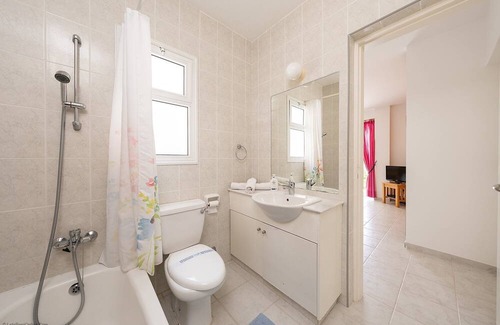 Peyia Town Villa | Olive Tree Villa - a villa that sleeps 6 guests in 3 bedrooms