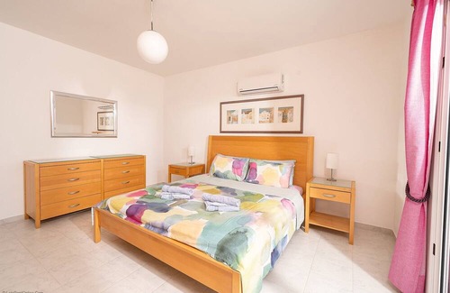 Peyia Town Villa | Olive Tree Villa - a villa that sleeps 6 guests in 3 bedrooms