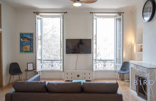 Antibes Old Town Apartamento | Beautiful apartment Place Nationale in Antibes old town