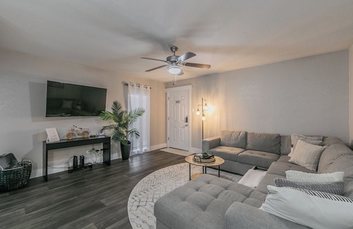 Arlington Apartamento | Cozy 2BR Farmhouse Apt - Sleeps 8 - FREE Parking!