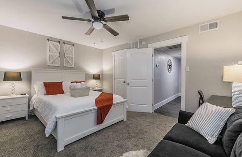 Arlington Apartamento | Cozy 2BR Farmhouse Apt - Sleeps 8 - FREE Parking!