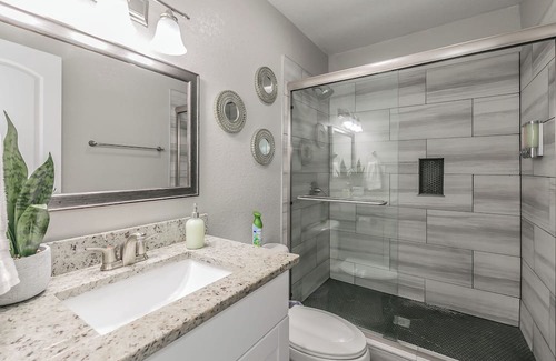 Arlington Apartamento | Cozy 2BR Farmhouse Apt - Sleeps 8 - FREE Parking!