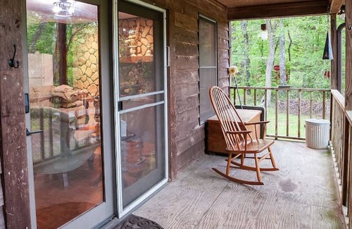 Mountain Rest Casa | “The Happy Place” River front cabin with dock