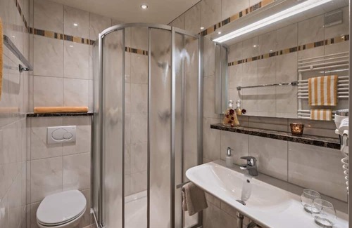 Eggstatt Apartamento | Double room standard 18m² with balcony, shower/toilet
