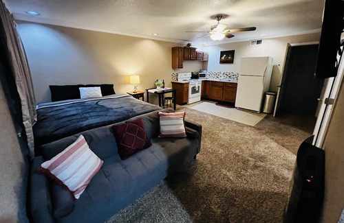 Roseville Apartamento | Modern Studio With Full Kitchen & Bathroom