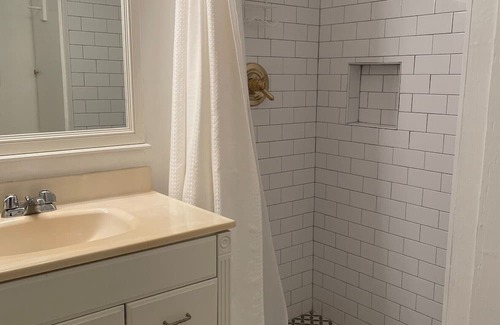Lake Shore - Lake Vista Apartamento | Charming Studio in park-like setting, blocks from Lakefront in New Orleans