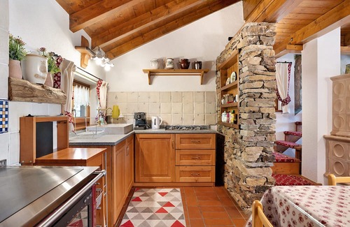 Rabbi Apartamento | "Chalet Berghof Laret Arnica" with Whirpool and Wi-Fi
