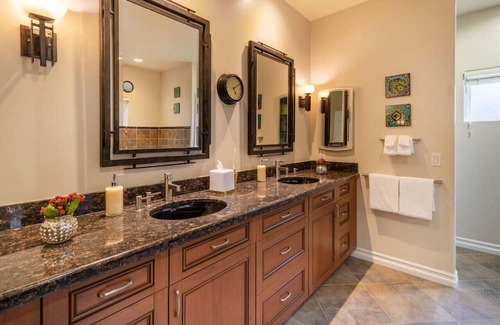Mission Viejo Casa | Stunning FIVE STAR huge one-level 1350 ft.² cottage