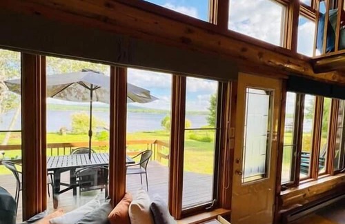 Le Haut-Saint-Francois Regional County Municipality Chalet De Esquí | Superb log cabin *Spa* *Waterfront*