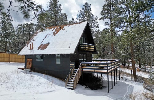 Evergreen Cabina | Escape to a Serene Mountain Getaway: Your Perfect Retreat Awaits in Evergreen CO