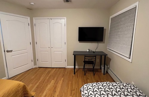 Palisades Park Casa | Cozy 1-bedroom only 20 minutes away from Manhattan. Not entire home.