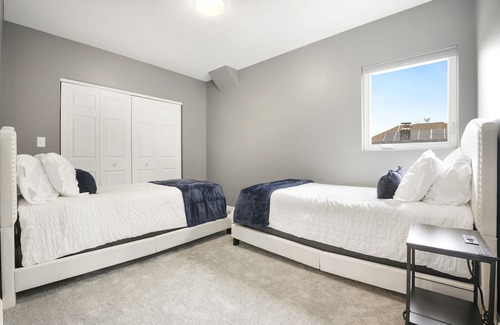 Bensenville Condominio | New Stunning 2BED 2BATH Apartment. Close to METRA, O'Hare and Rivers Casino