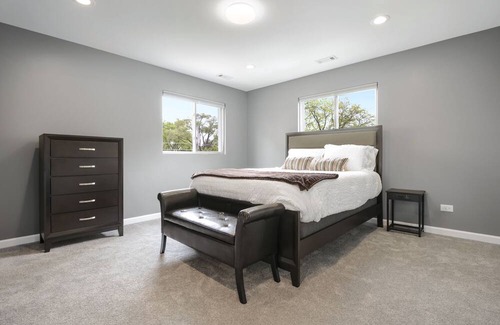 Bensenville Condominio | New Stunning 2BED 2BATH Apartment. Close to METRA, O'Hare and Rivers Casino