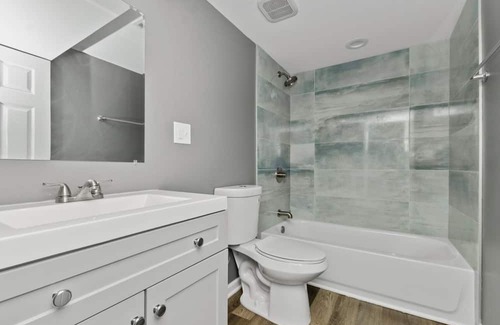 Bensenville Condominio | New Stunning 2BED 2BATH Apartment. Close to METRA, O'Hare and Rivers Casino