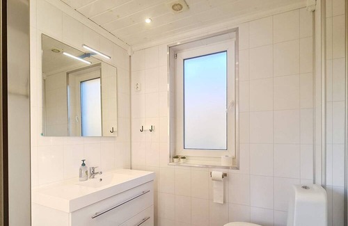 Lonevag Casa | 5 person holiday home in LONEVÅG