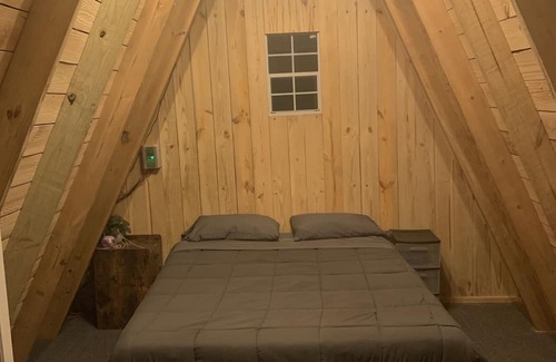 Decaturville Cabina | Unique secluded off grid getaway
