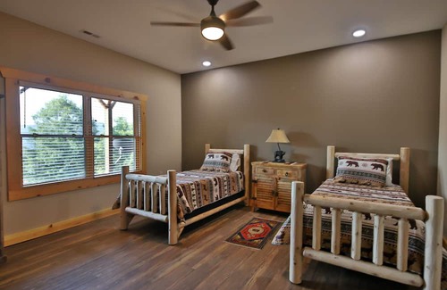 Vein Mountain Cabina | Serene Mountain Cabin w/View in Private Community