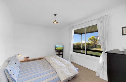 Kilcunda Casa | Kilcunda surf-beach, ocean-views two-storey beach shack on the Bluff