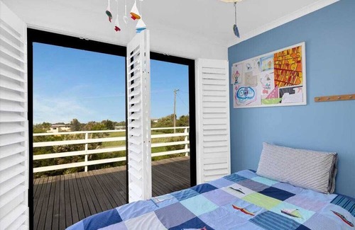 Kilcunda Casa | Kilcunda surf-beach, ocean-views two-storey beach shack on the Bluff