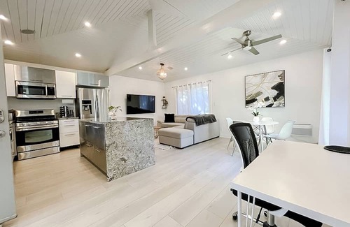 Park West Casa | Pristine 1BD/1BA Bungalow + Hot Tub