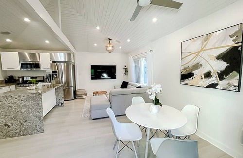 Park West Casa | Pristine 1BD/1BA Bungalow + Hot Tub