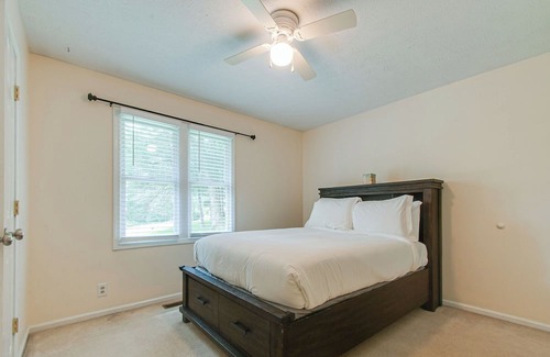 Bellevue Casa | NEW Secluded Pool Home 20 Mins to DWTN!