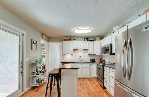Bellevue Casa | NEW Secluded Pool Home 20 Mins to DWTN!