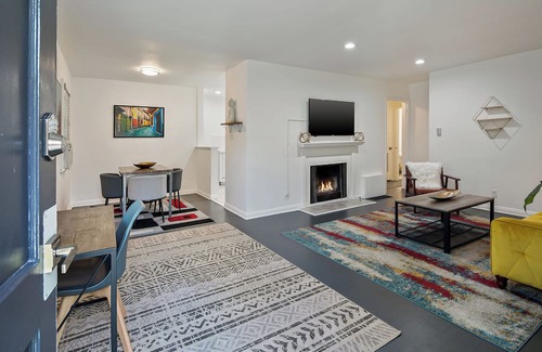 Park West Apartamento | Quaint 1BD/1BA Bungalow