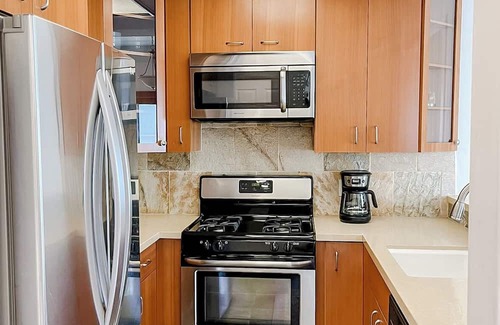 Park West Condominio | WEHO/Beverly Hills - Luxury 2BD/2.5BA + Balconies