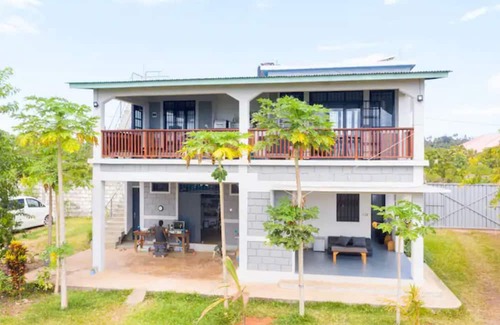 Kidoti Apartamento | Ocean View Room at The Adventure Villa + Breakfast