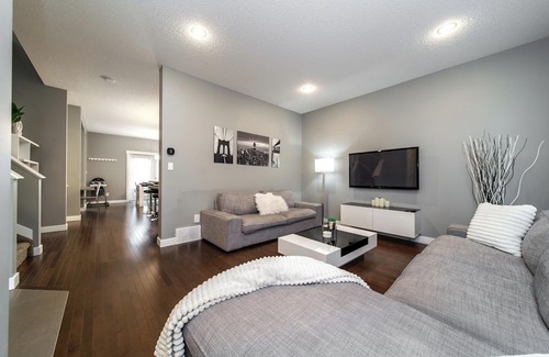 West Edmonton Casa | New-Spacious & Cozy Family home-4Bdrm-WEM-AC-PATIO