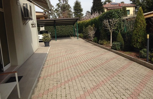 Piumazzo Apartamento | Cozy whole apartment in quiet area with indoor car parking.