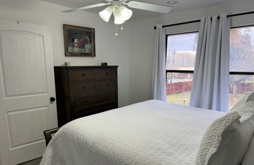 Lampasas Apartamento | 4 blocks from Historic Downtown Lampasas