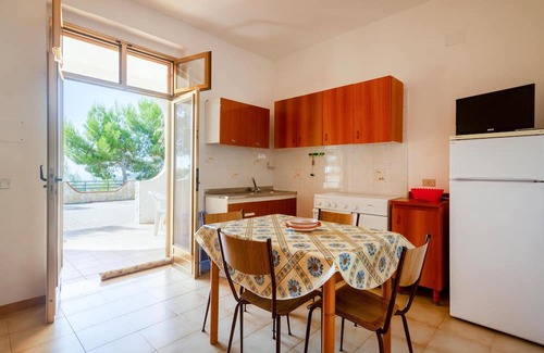 Mattinata Apartamento | Enjoy a magnificent view of the sea from this vacation apartment.