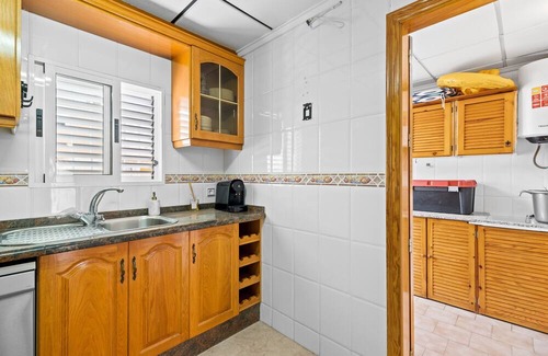 Torrevieja Casa | Holiday Home 'Casa Plugge' with Private Terrace, Private Garden and Air Conditioning